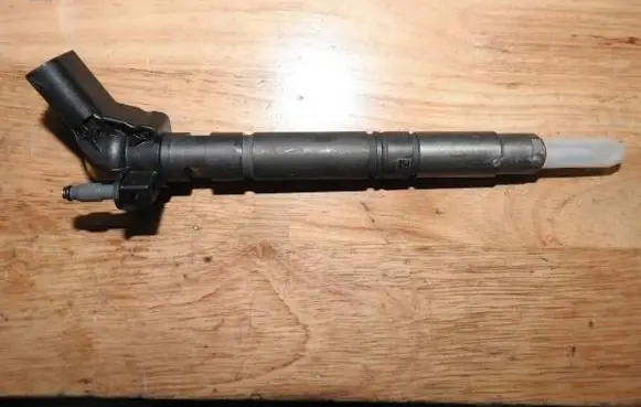 Audi A8 S8 D5 Fuel injector 0445118032