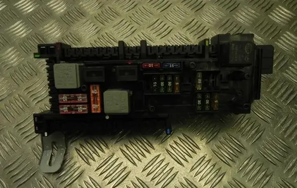 Mercedes-Benz CLS C218 X218 Fuse box set A1682980660 K894