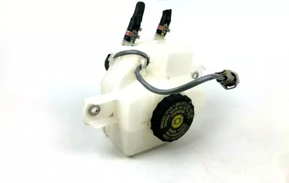 Lexus NX Brake fluid reservoir 