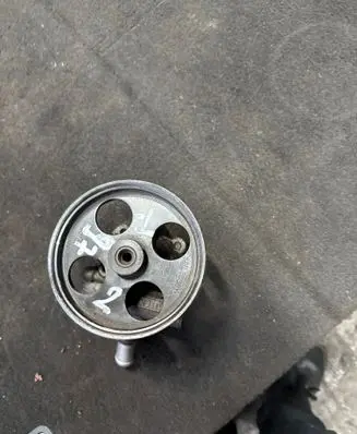 Opel Insignia A Power steering pump 55563329