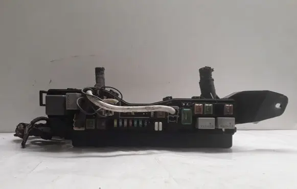 Toyota Avensis T250 Fuse module 5136YA1