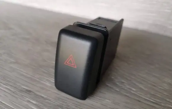 Isuzu Trooper Hazard light switch SAEP0M