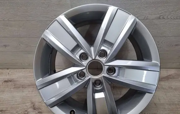 Volkswagen Multivan T6 R17 alloy rim 7E0601025P