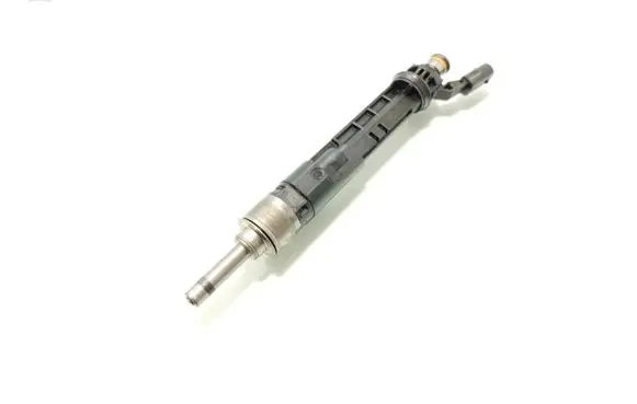Mercedes-Benz CLA C117 X117 W117 Fuel injector A2820701000