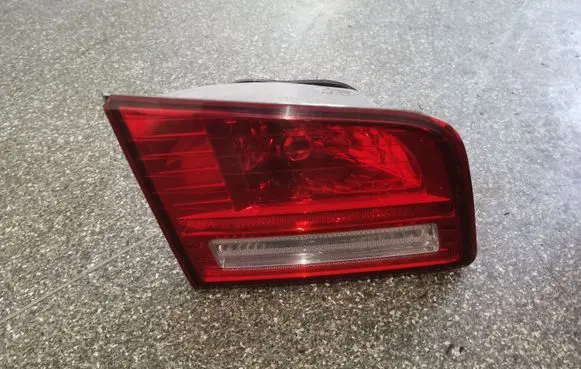 KIA Magentis Tailgate rear/tail lights