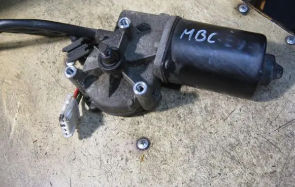Mercedes-Benz C W203 Wiper motor A2038200342 VALEO404517