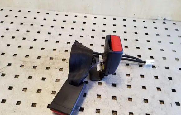 KIA Rio Rear seatbelt buckle
