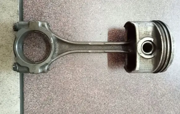 Toyota Yaris Piston with connecting rod TOYOTA40021