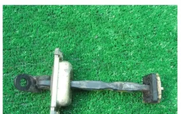 Hyundai Terracan Rear door check strap stopper