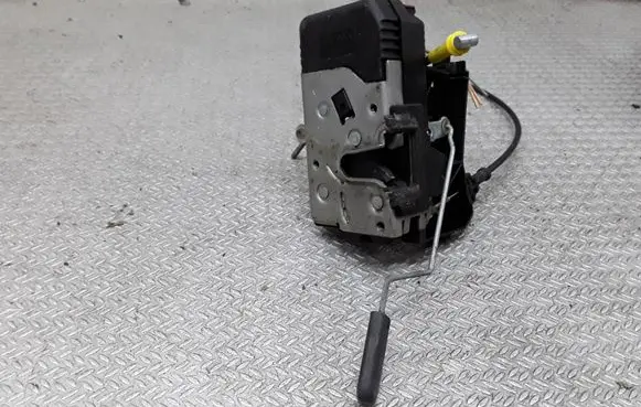 Renault Trafic II (X83) Front door lock 8200008260 91166230