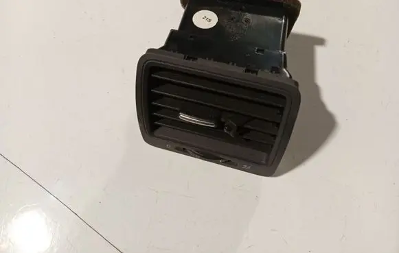 Volkswagen Golf V Dash center air vent grill 1K0819709
