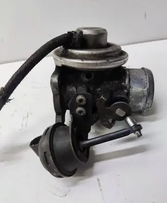 Volkswagen Golf IV EGR valve 038129637D