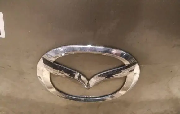 Mazda 3 I Manufacturer badge logo/emblem 