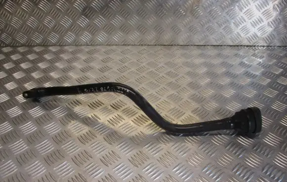 Mercedes-Benz Vito Viano W638 Oil fill pipe 