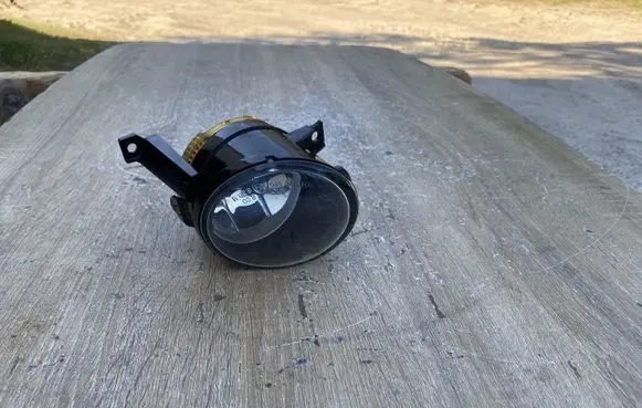 Volkswagen Touran I Front fog light 1T0941700G