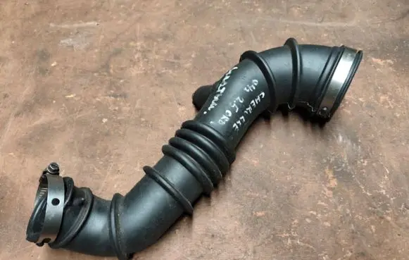 Air intake hose/pipe