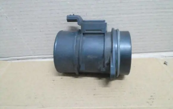 Renault Clio III Mass air flow meter 8200299956