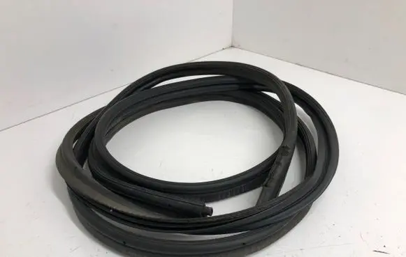Opel Vivaro Trunk rubber seal (body) 
