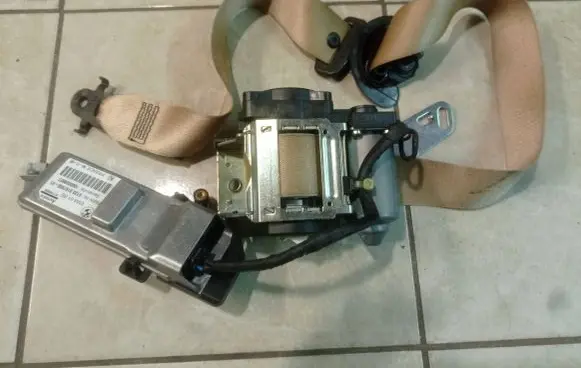 BMW 7 F01 F02 F03 F04 Front seatbelt 609315700 010R000