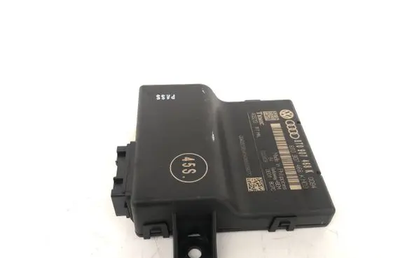 Audi A5 8T 8F Gateway control module 8T0907468K