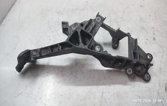 Land Rover Evoque I Engine mounting bracket G4D39L456DC