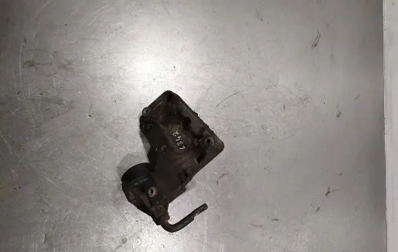 BMW X5 E53 A/C compressor mount bracket 7786194