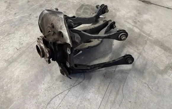 BMW 3 G20 G21 Rear wheel hub spindle/knuckle 6878633 6886448 6878641