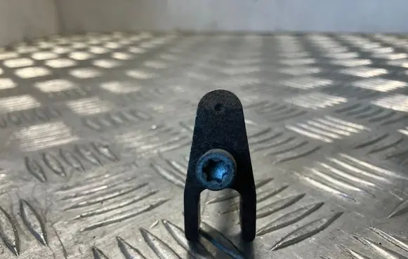 Mercedes-Benz E W211 Fuel Injector clamp holder
