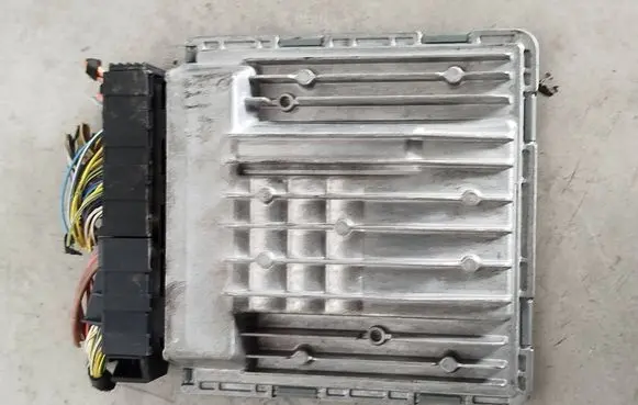BMW 3 E90 E91 Engine control unit/module 7567178