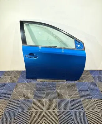 Toyota Auris E180 Front door 
