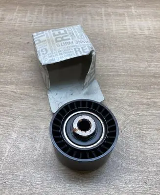 Renault Twingo II Belt tensioner pulley 8200769155