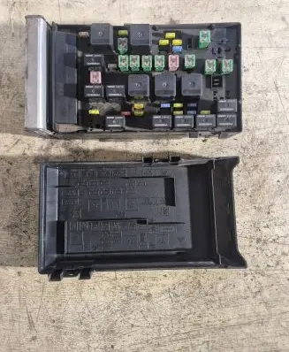 Chrysler Grand Voyager IV Fuse box set 664109680 66ZL09680 830N3A