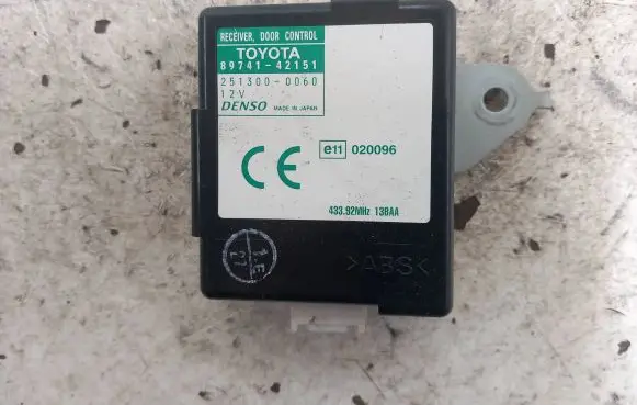 Toyota RAV 4 (XA20) Door central lock control unit/module 8974142151
