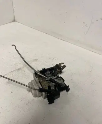 Audi A4 S4 B5 8D Front door lock 8D1837016F