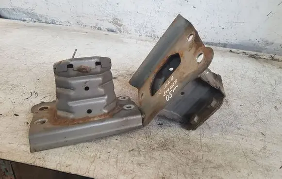 Toyota Corolla Verso AR10 Front bumper shock/impact absorber 