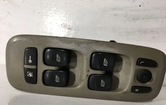 Volvo V70 Electric window control switch 30658146 04W06E