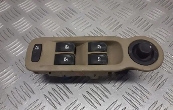 Renault Modus Front door window switch trim 8200417848