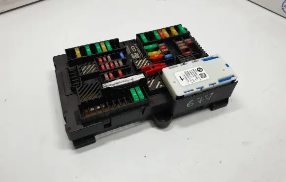 BMW 5 G30 G31 Fuse module 6837092 61146837092