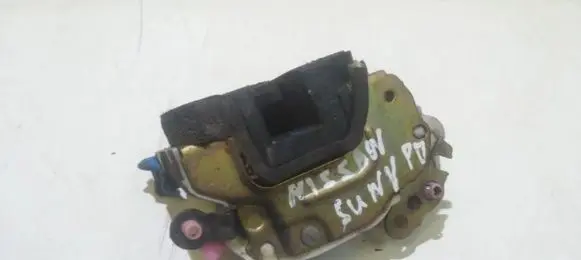 Nissan Sunny Front door lock