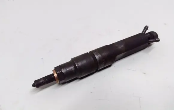 Skoda Fabia Mk1 (6Y) Fuel injector 028130203F 0432193600