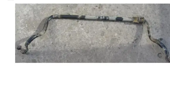 Mitsubishi Pajero Sport I Front anti-roll bar/sway bar MD47832