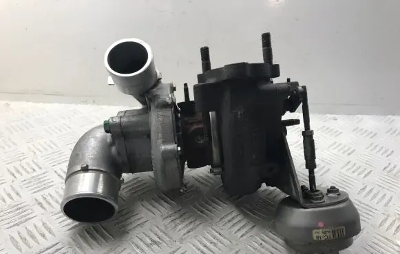 Toyota Avensis T270 Turbo 172010R050 0811130016