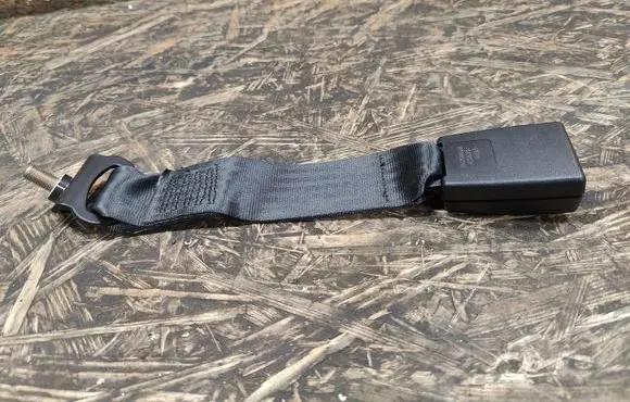 Maserati Quattroporte Middle seatbelt buckle (rear) 33040822