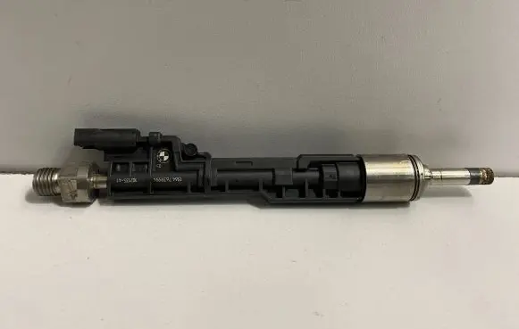 BMW 2 F22 F23 Fuel injector 7639994