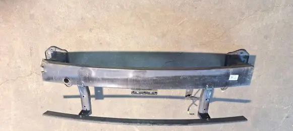 Hyundai Kona I Front bumper cross member J9JFMU100533