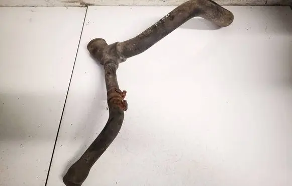 Engine coolant pipe/hose