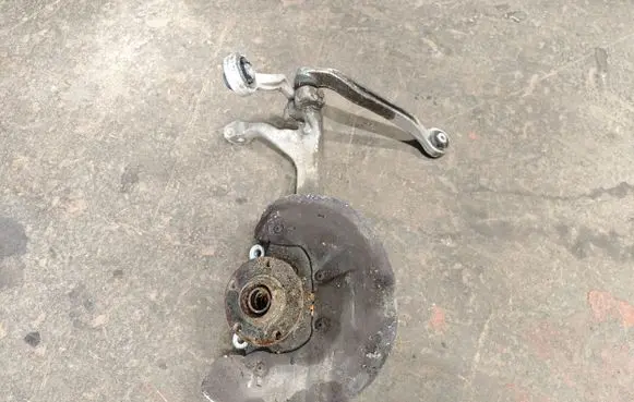 Audi A6 S6 C6 4F Front wheel hub 4F0258