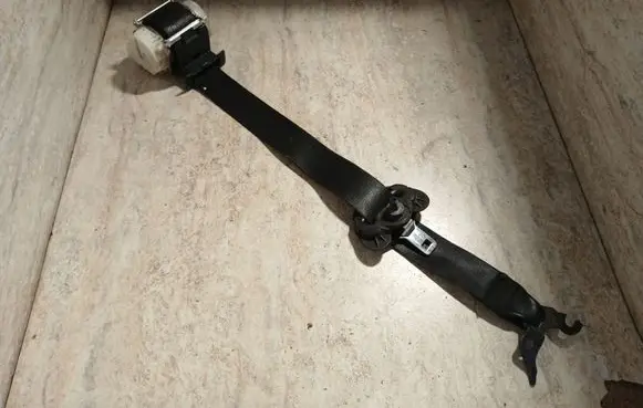 BMW 3 E90 E91 Front seatbelt 33059848