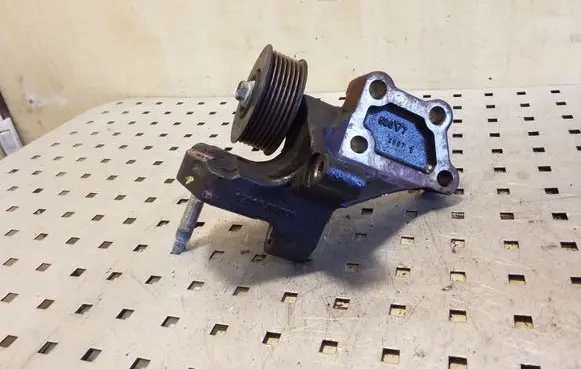 Toyota Auris 150 Engine mounting bracket 123150R020