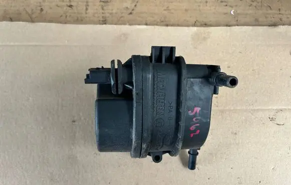Peugeot 207 Fuel filter housing 